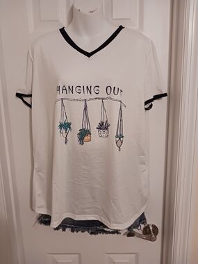 5 For $25! Hanging Out Graphic V-Neck Tee - White ( XL) Nature -plants